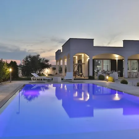 Wonderful Apartments Near The Colosseum 4*