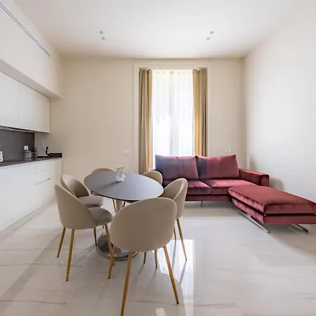 Wonderful Apartments Near The Colosseum ゲストハウス 4*