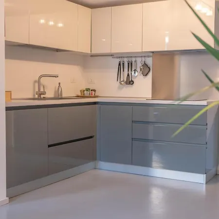 Wonderful Apartments Near The Colosseum 4*
