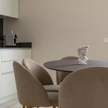 Wonderful Apartments Near The Colosseum