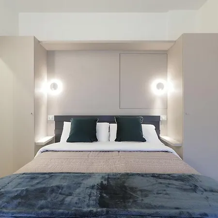 Wonderful Apartments Near The Colosseum